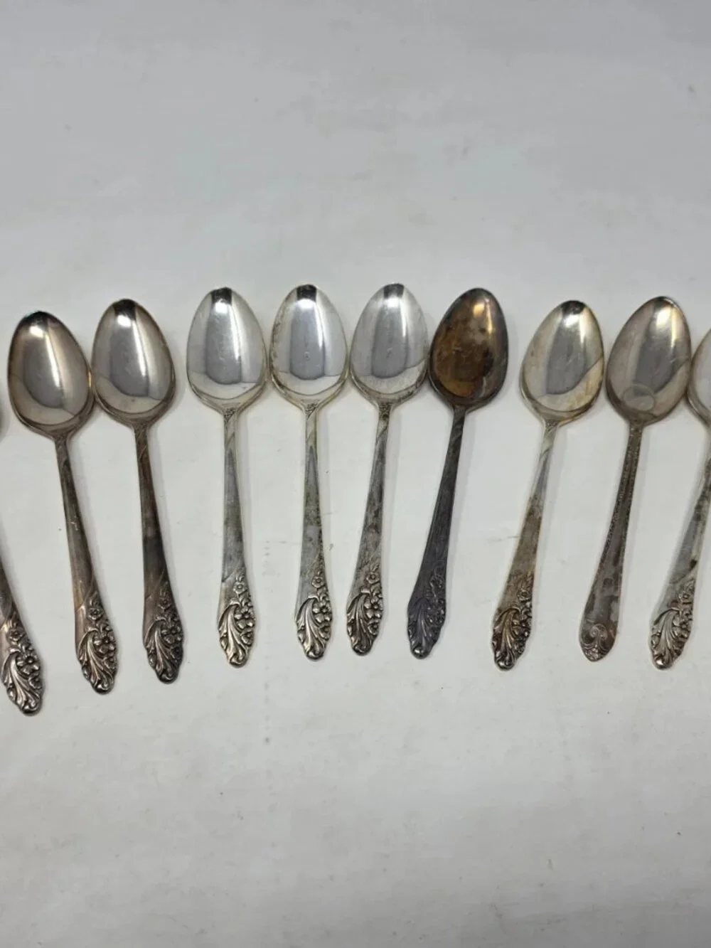 54 Piece Oneida Community Evening Star SILVERPLATE Flatware Set In Bakelite Case